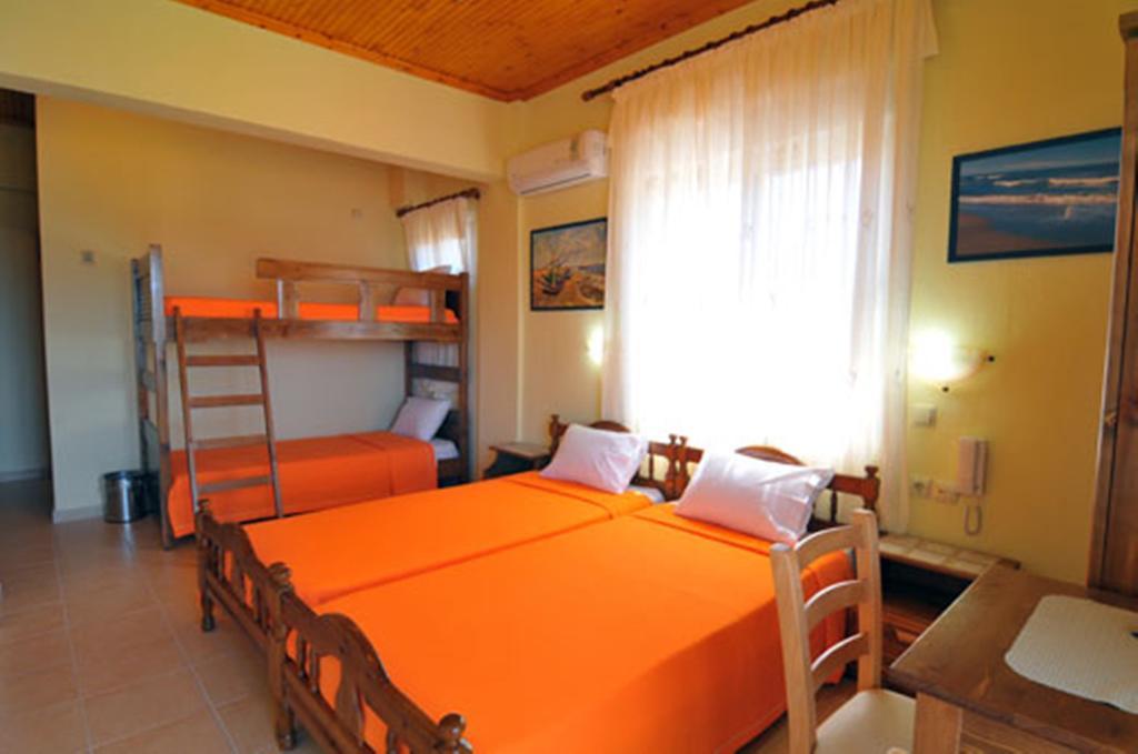 Sikoudis Gorgona Beach Skala Rachoni  Rom bilde