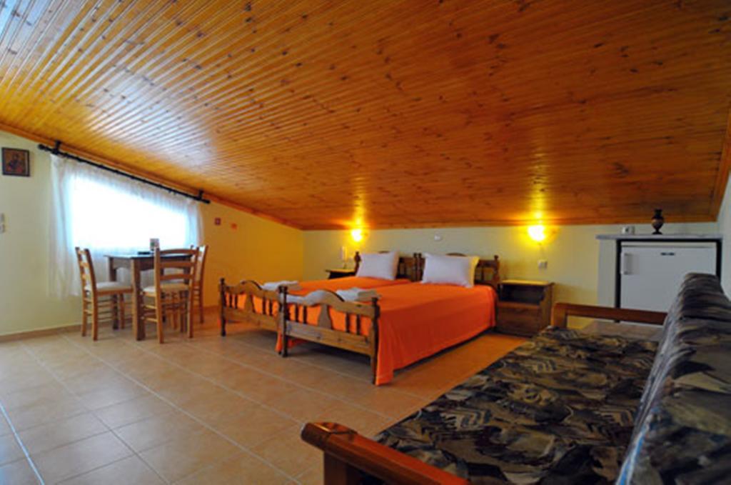 Sikoudis Gorgona Beach Skala Rachoni  Rom bilde